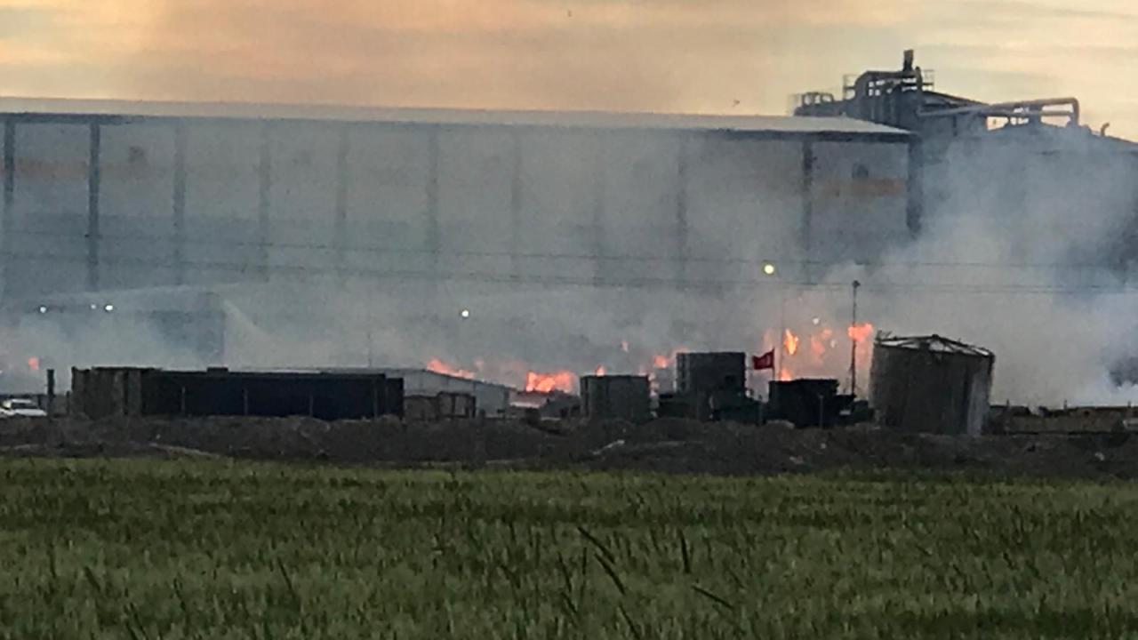 Konya'da Korkutan Yangın! Kağıt Fabrikası Alevlere Teslim Oldu: İşte Son Durum...