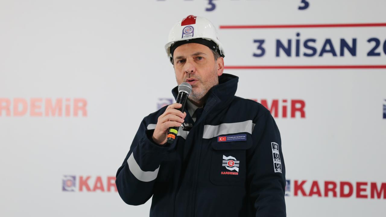 Kriz Vurgusu! Bakan Bayraktar'dan Kritik Uyarı: 'Kendi Kendimize Yetebilir Olmak Zorundayız!'