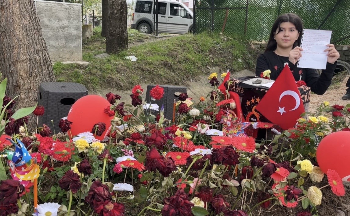 Küçük Adnan'ın Mezarındaki Notlar Yürekleri Dağladı! Türkiye Gözyaşlarına Boğuldu