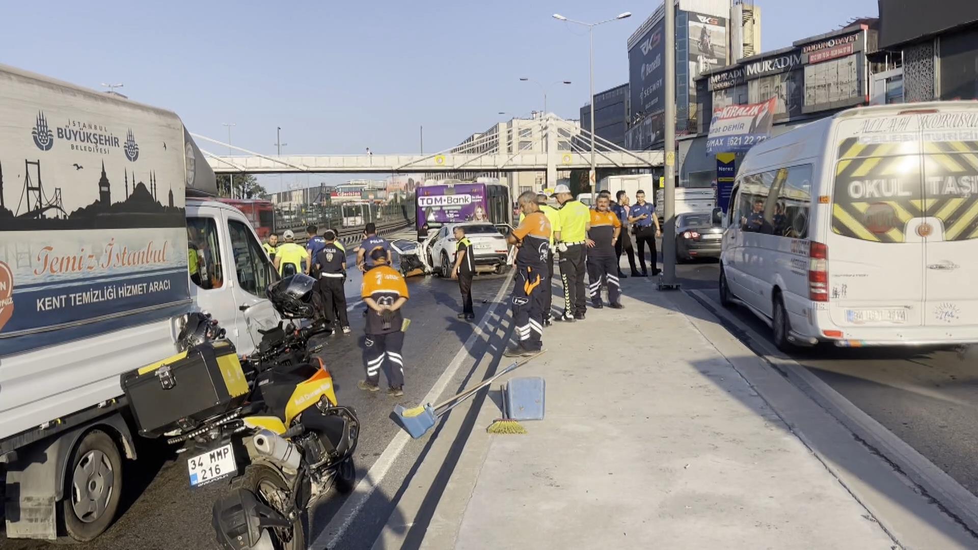 Küçükçekmece'de Trafik Kazası: Üç Can Kaybı