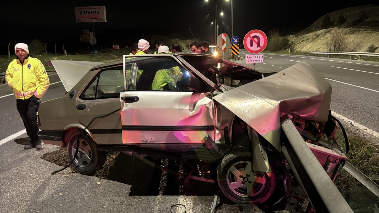 Kütahya'da Korkunç Kaza! Sürücü Ölümden Döndü! Bariyer Faciası!