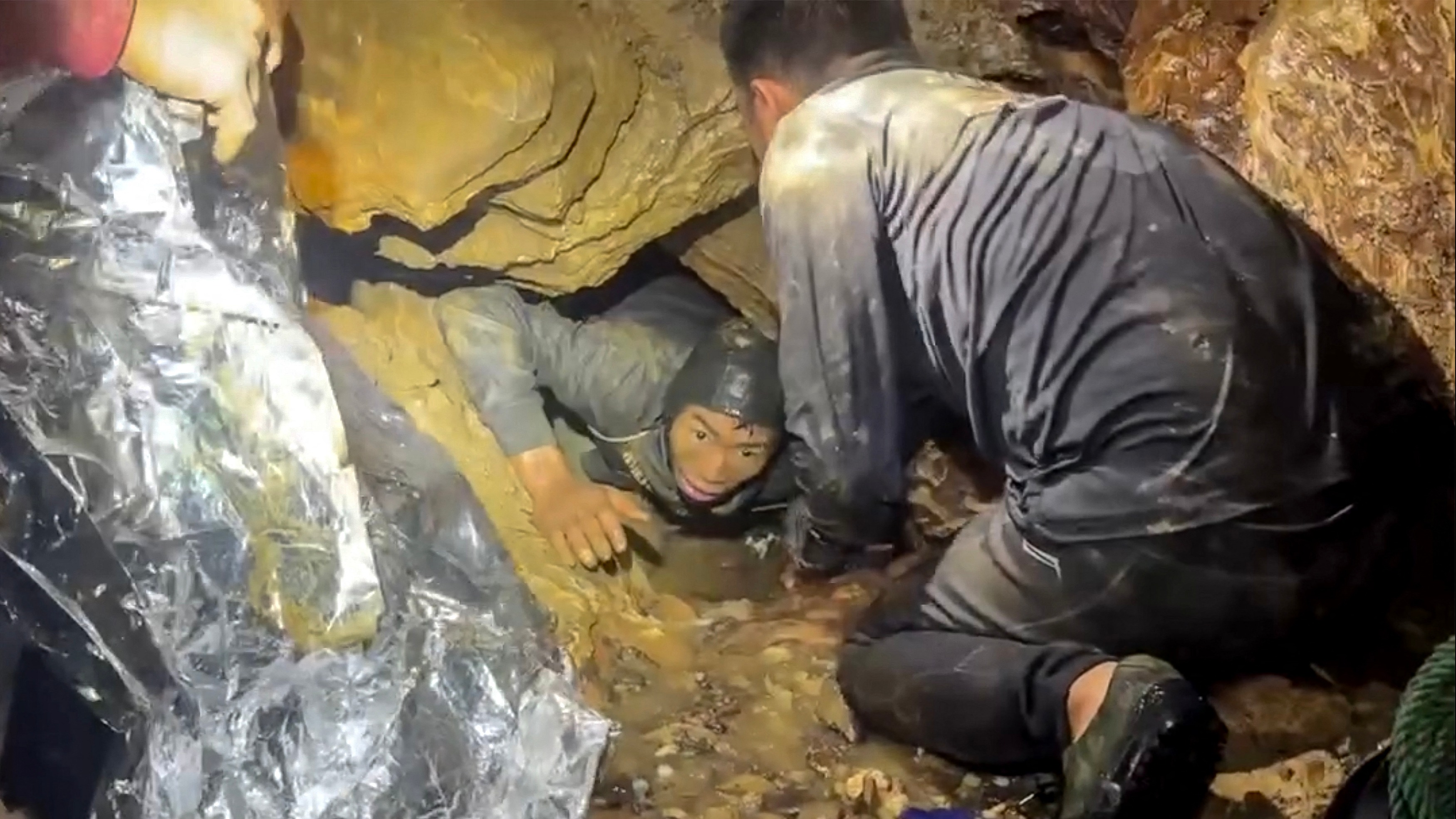 Laos'ta Korkunç Bekleyiş Sürüyor! Mağarada Mahsur Kalanlar İçin Umutlar Tükeniyor mu?