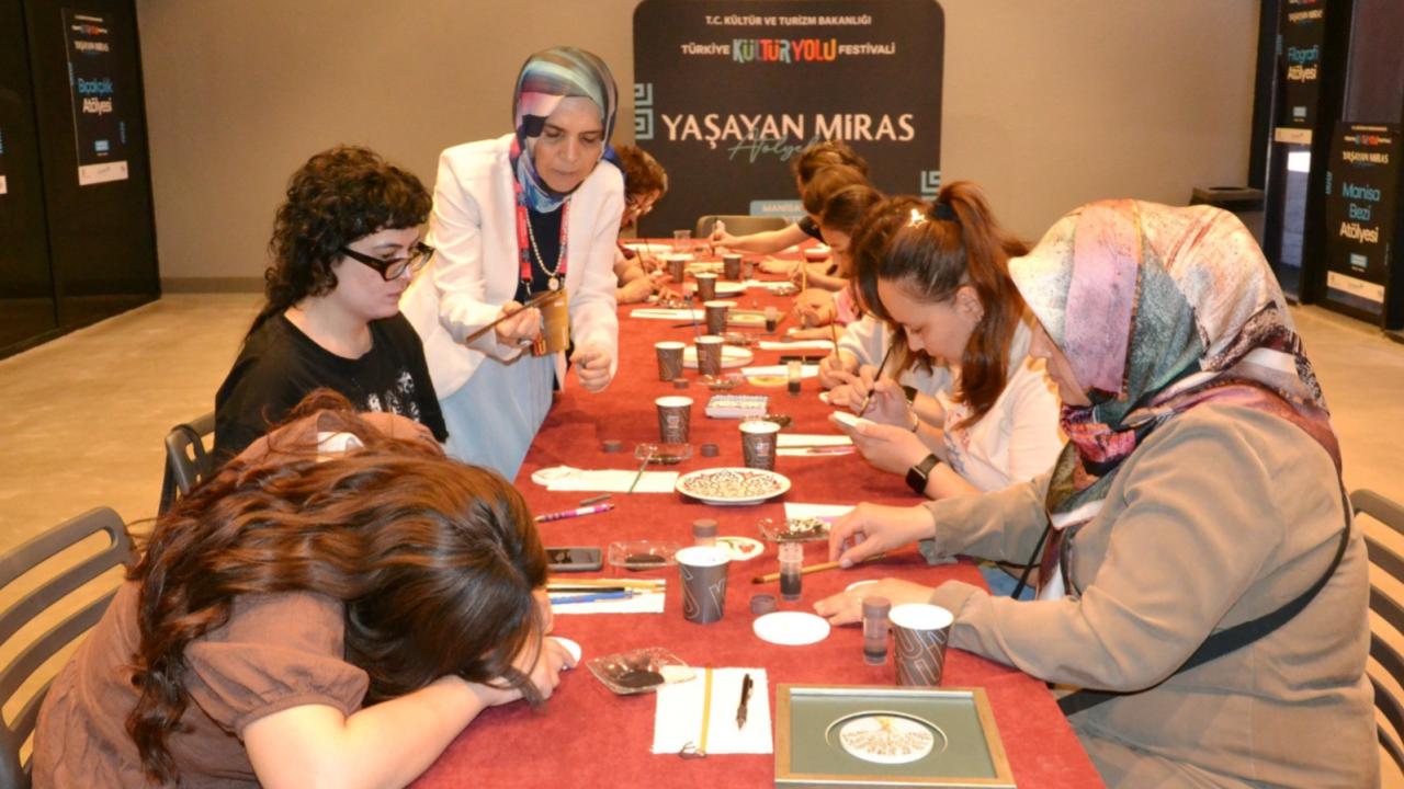 Manisa Coşuyor! Kültür Yolu Festivali Başladı: Sanat, Müzik ve Lezzet Şöleni!