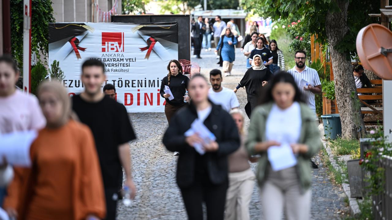 MEB Akademi Giriş Sınavı'nda İlk Oturum Heyecanı Başladı