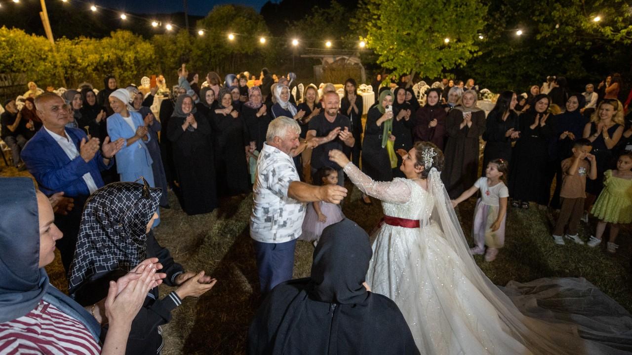 Merve'nin Gelinlik Hayali İlçeyi Birleştirdi