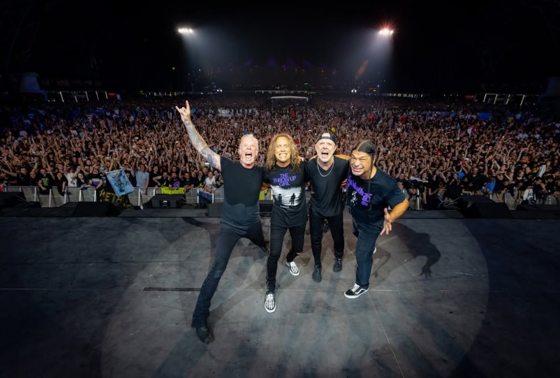 Metallica Yunanistan'ı Salladı! Konserde Deprem Mi Oldu?