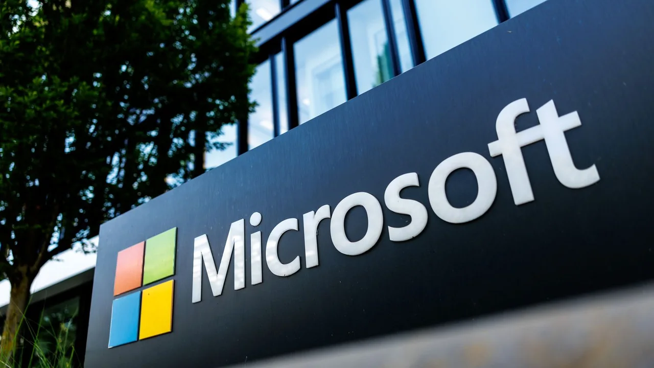 Microsoft'un Tarihi Yükselişi: Piyasa Değeri Bir Günde 450 Milyar Dolar Arttı