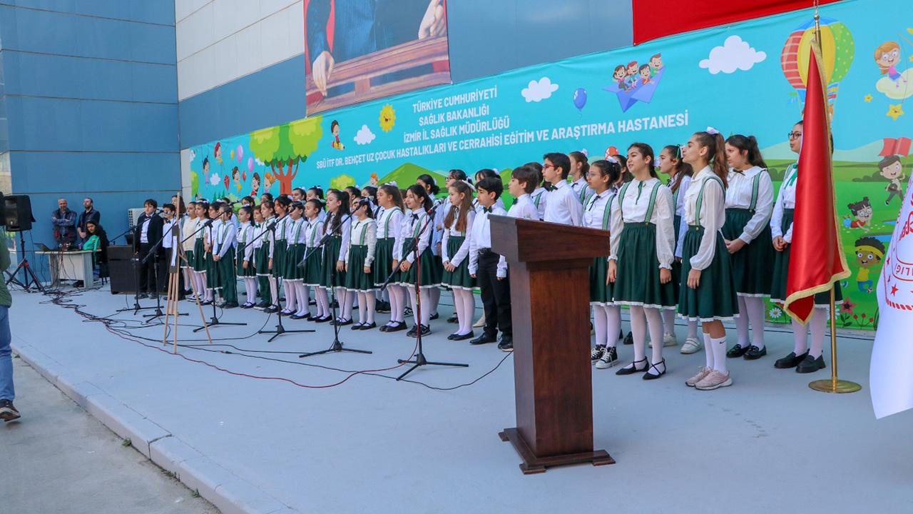 Minik Kalplere Bayram Sevinci: Hastanedeki Çocuklara 23 Nisan Sürprizi!