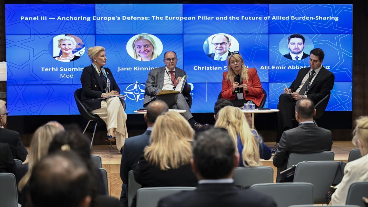 NATO Zirvesi Diyalogları'nda Avrupa Savunmasının Geleceği Tartışıldı