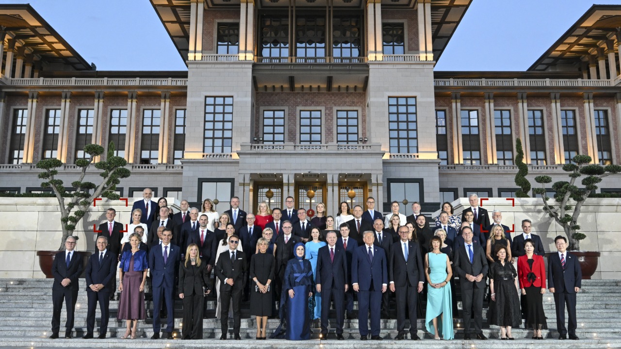 NATO Zirvesi'nde Diplomatik Gerilim: Liderlerin Fotoğraf Krizi