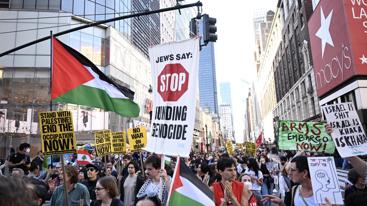 New York Alarmda! İsrail Silah Satışına Öfke Dinmiyor: Polis Müdahalesi ve Gözaltılar!