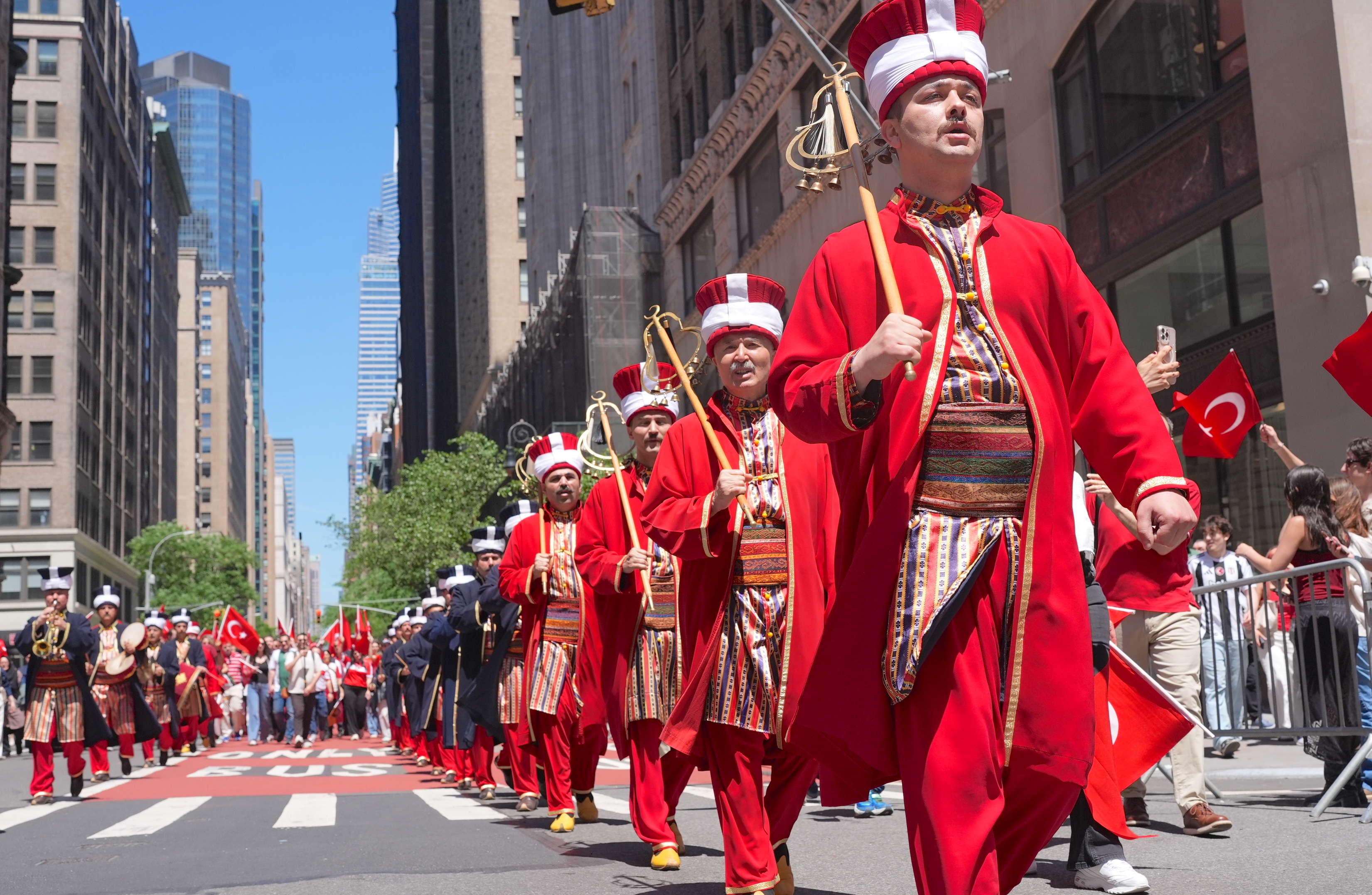 New York Türk Bayraklarıyla İnledi! 43. Türk Günü Kutlamaları Coşkuyla Gerçekleşti!