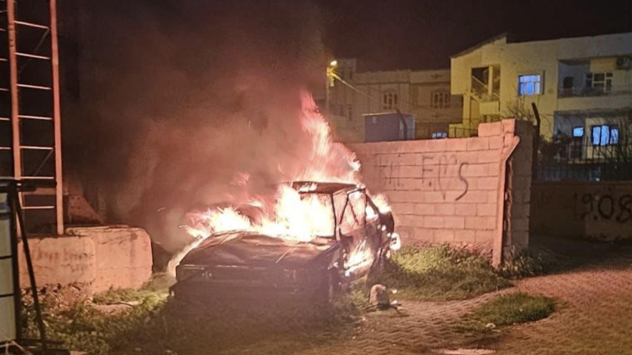 Nusaybin'de Korkunç Anlar! Park Halindeki Araç Alevlere Teslim Oldu!