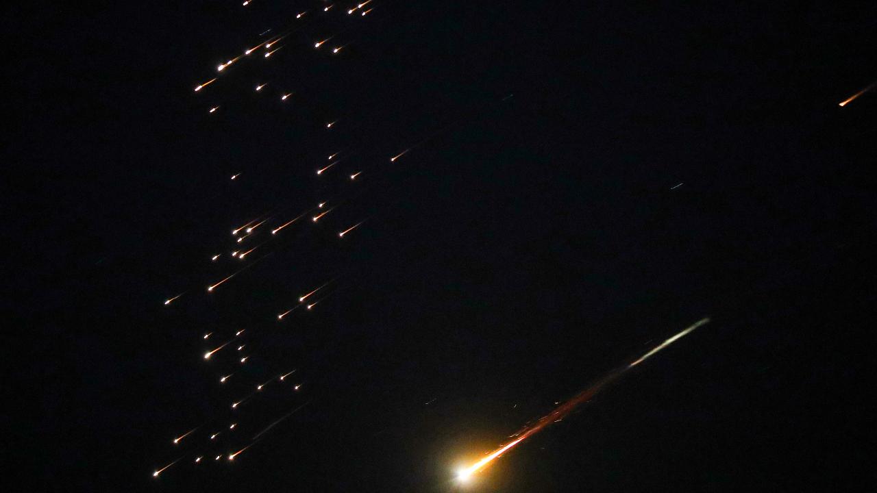 Orta Doğu Alarmda! İran Füzeleri İsrail'i Vurdu, Yaralılar Var!