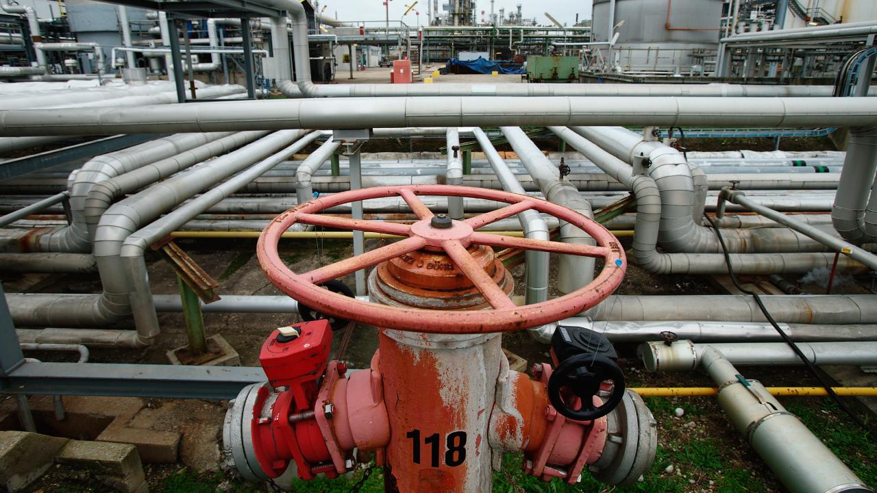 Petrol Fiyatları Uçuşa Geçti! ABD-İran Gerilimi Avrupa'yı Nasıl Vuracak?