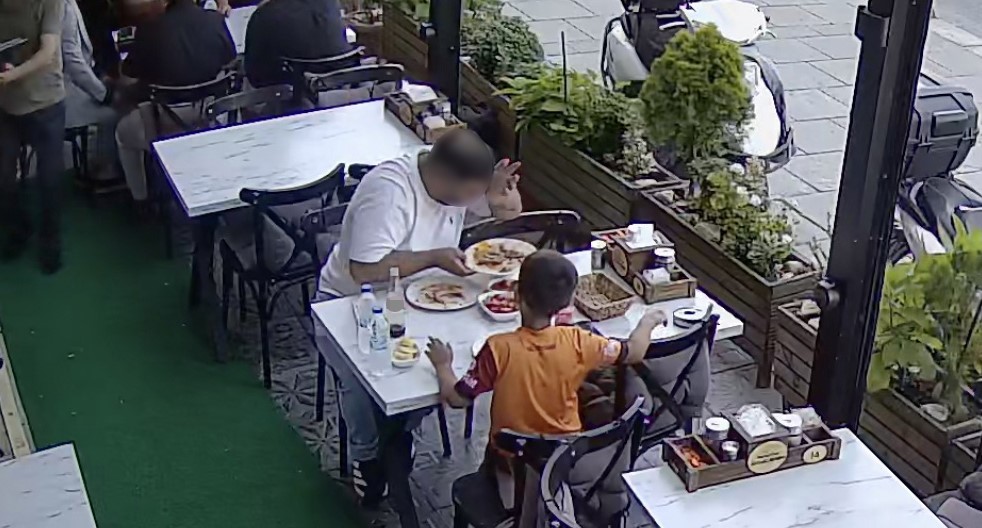 Restoranlarda 'Yabancı Madde' İddiası: Arnavutköy'de Yaşanan Olay Şaşkınlık Yarattı