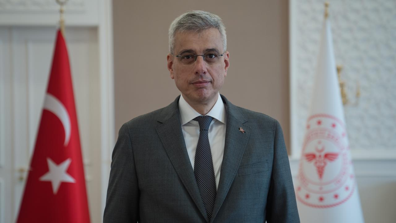 Sağlık Bakanı Memişoğlu'ndan Uçakta Acil Müdahale