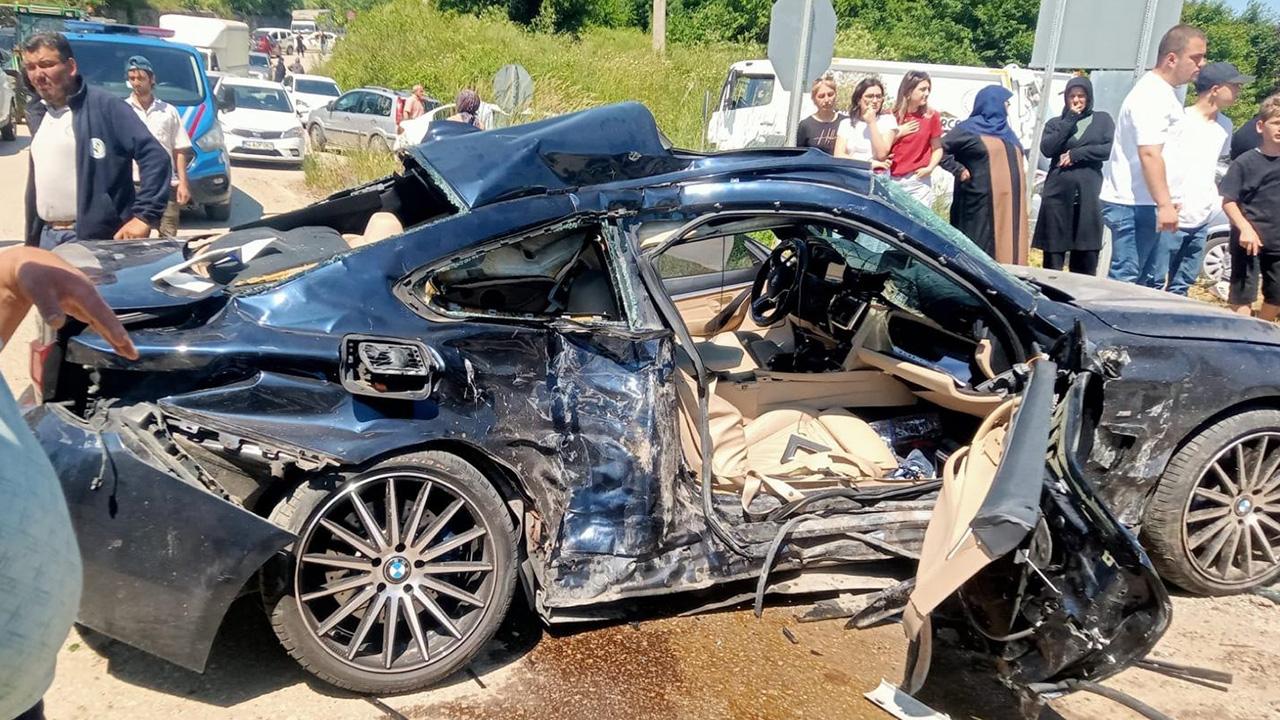 Sakarya'da Korkunç Kaza! Otomobil ve Ticari Araç Kafa Kafaya Çarpıştı: 7 Yaralı!
