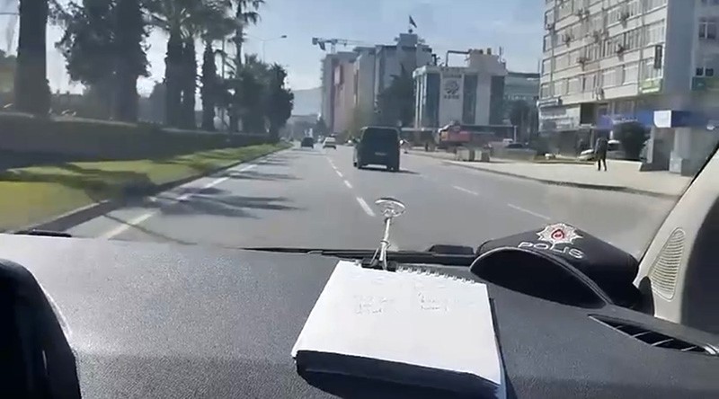Samsun'da Kahraman Polis! Kimliğini Kaybeden Öğrenciyi Sınava Yetiştirdi!