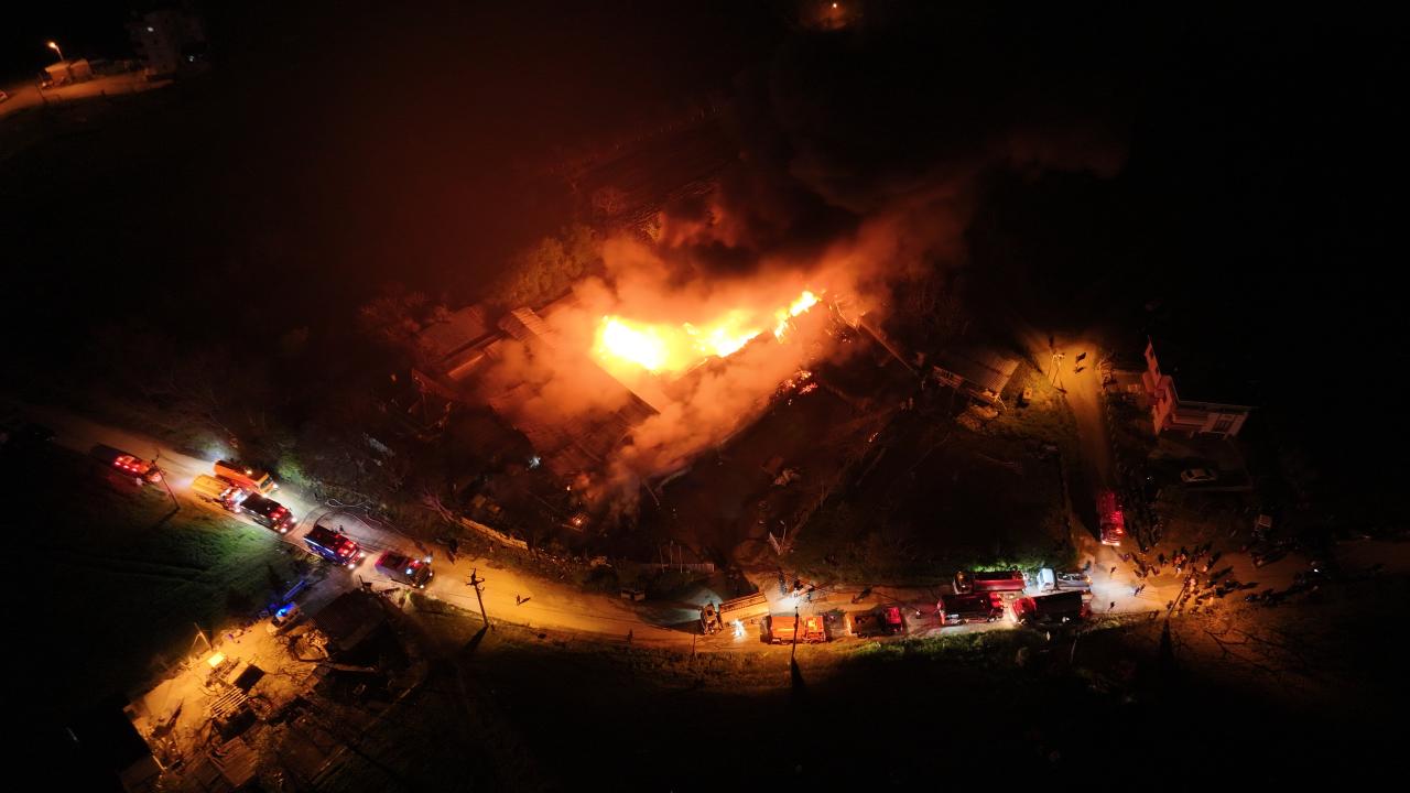 Samsun'da Korkutan Yangın! Meyve Deposunda Alevler Yükseldi!