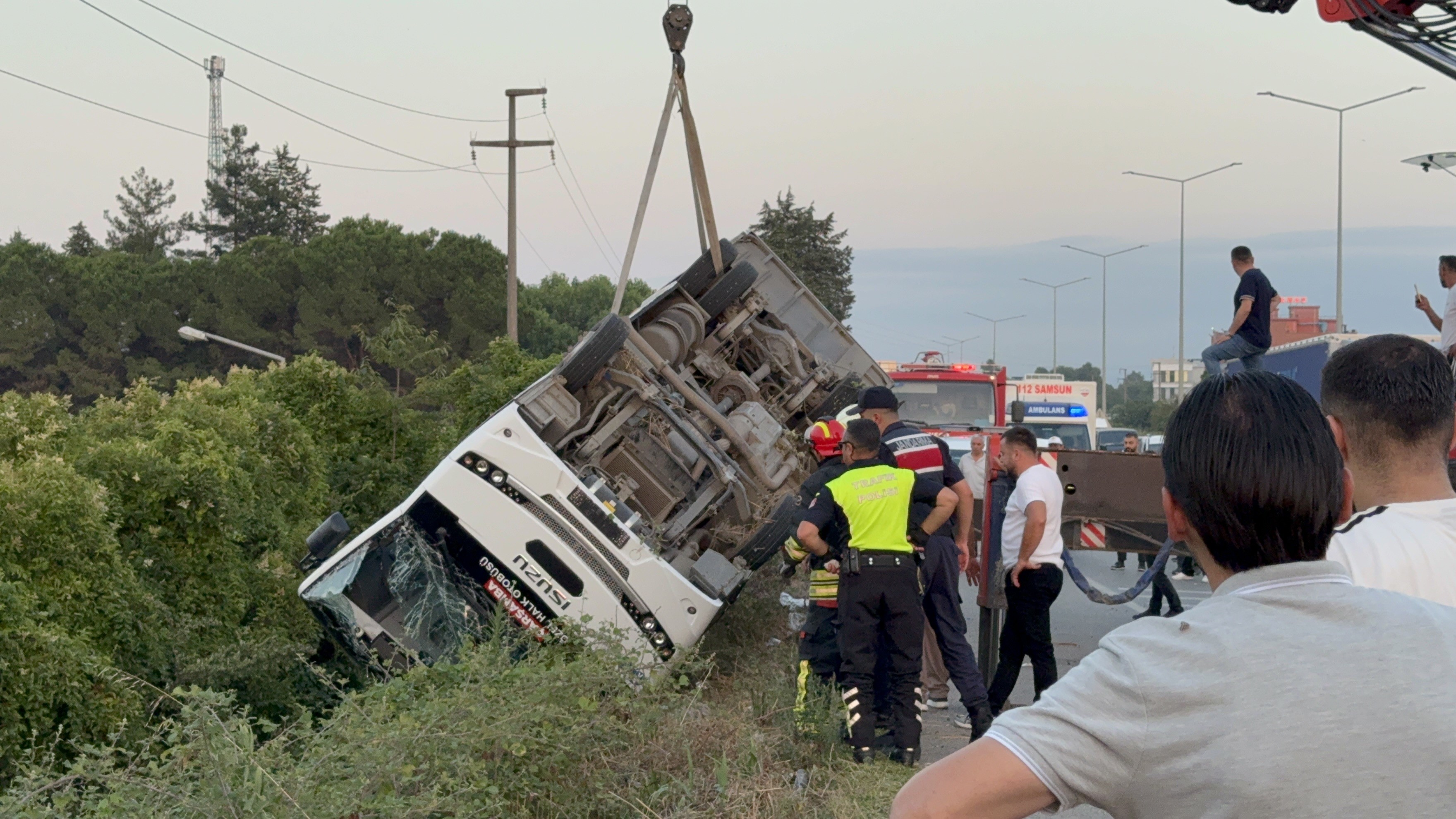Samsun'da Trafik Kazası: Özel Halk Otobüsü Devrildi, 21 Yaralı