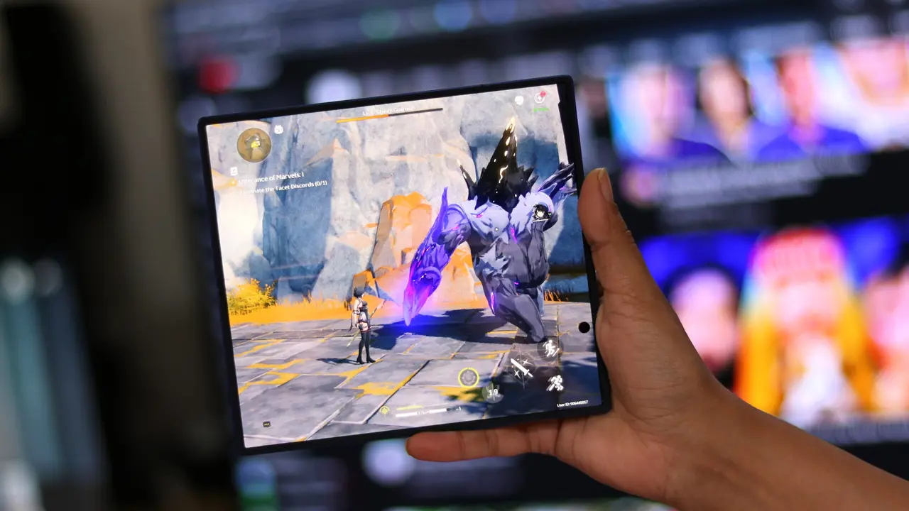 Samsung'dan Ekran Teknolojisinde Devrim: Flex Titanium ile Dayanıklılık Dönemi