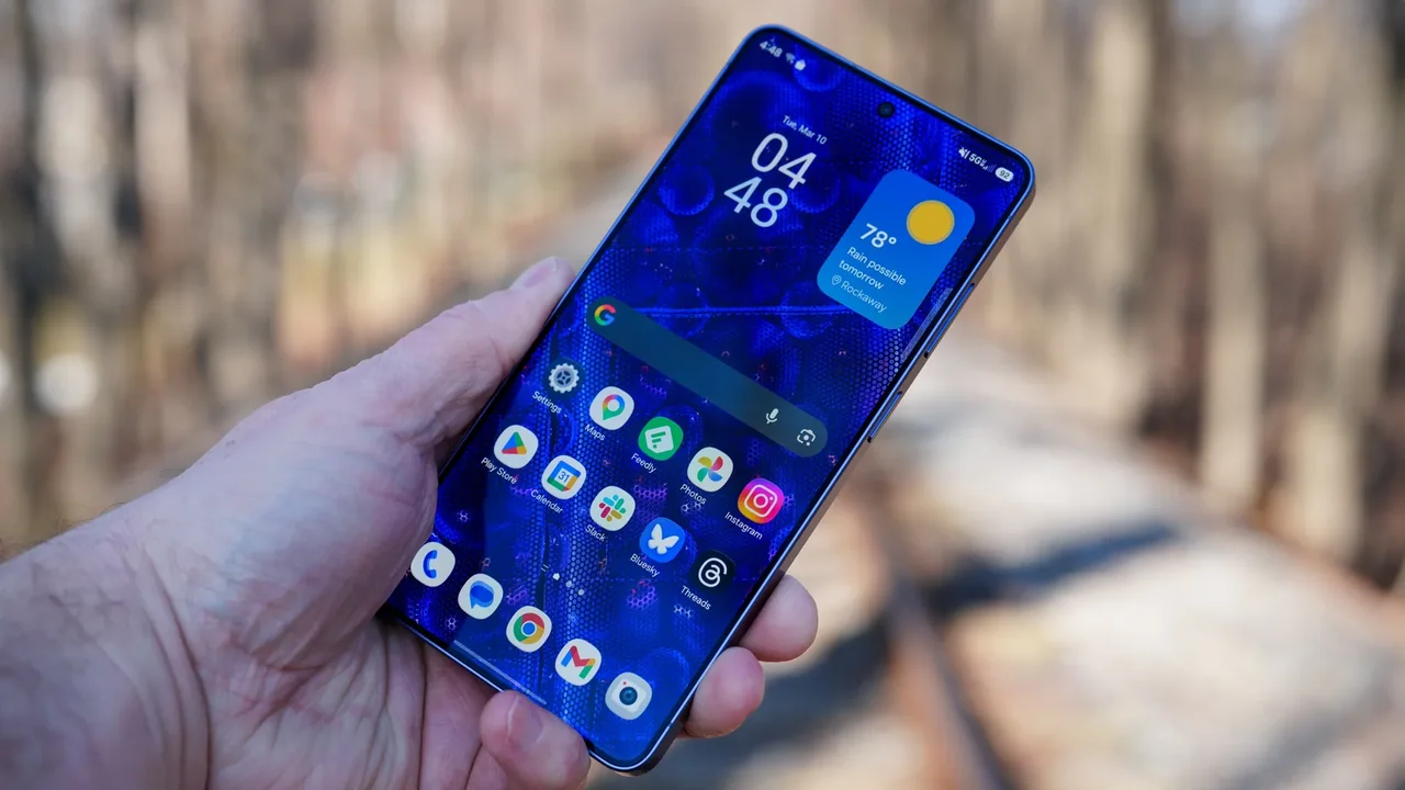 Samsung'dan Galaxy S26 Ultra Açıklaması: Ekrandaki Kırmızı Leke Yazılımsal Çıktı