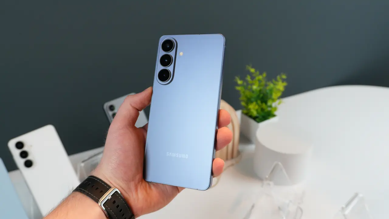 Samsung'un Gizli Silahı Ortaya Çıktı! Galaxy S26 Exynos'u Uçurdu!