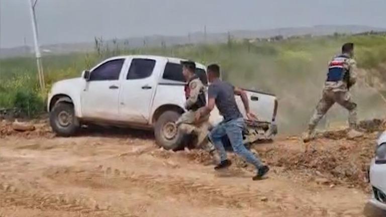 Şanlıurfa Sınırında Nefes Kesen Kovalamaca! İnsan Kaçakçıları Jandarmayı Tarlaya Döndürdü!