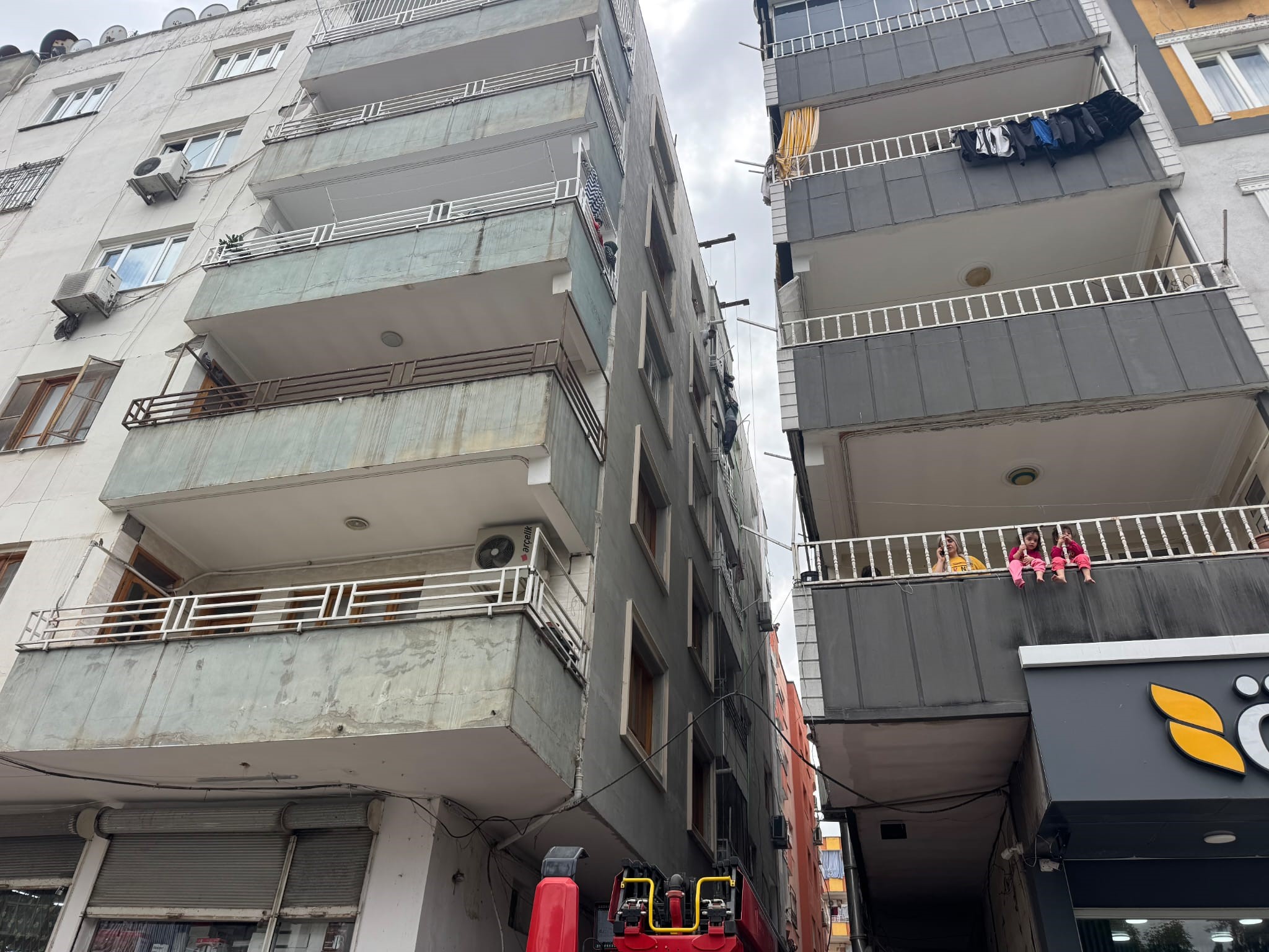 Şanlıurfa'da Ölümle Dans! İnşaat Asansörü Faciası: Bir İşçi Hayatını Kaybetti, Diğeri Son Anda Kurtuldu!