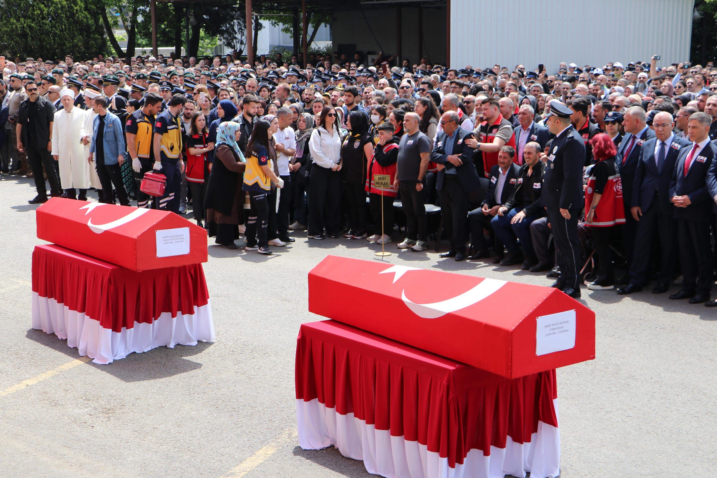 Şehit Cenazesinde Yürek Yakan Anlar! Fenalaşan Vatandaş Hayatını Kaybetti