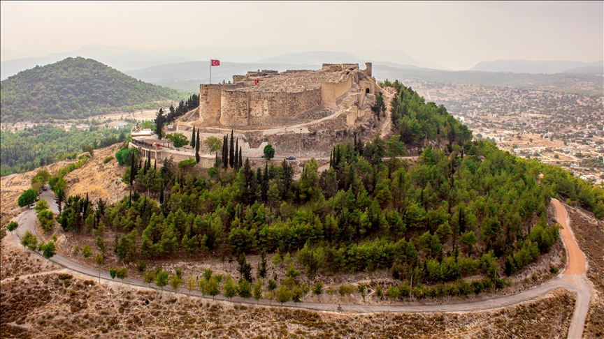 Silifke Kalesi'nde Tarihi Dönüşüm! Işıklarla Yükselen Miras