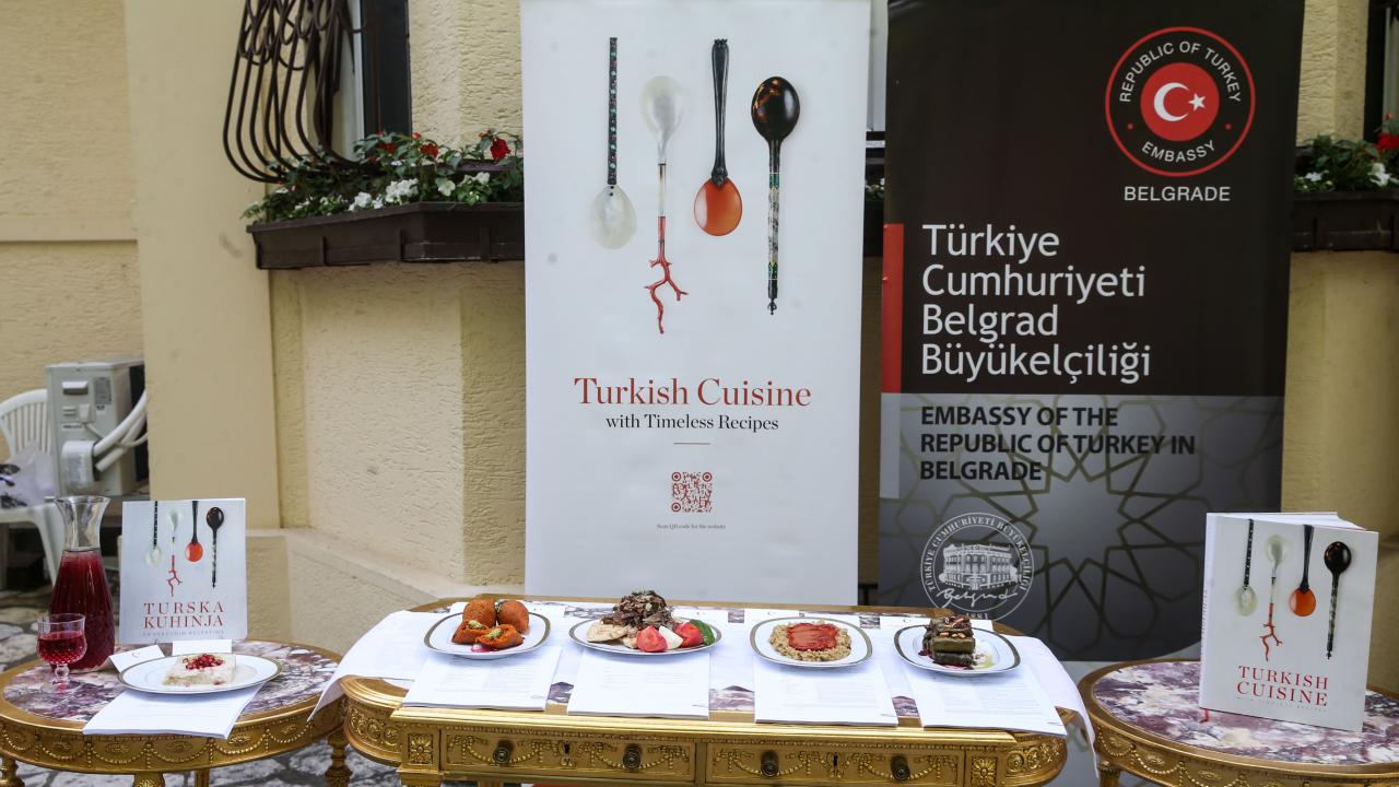Sırbistan'da Türk Mutfağı Rüzgarı! Lezzet Şöleniyle Damaklar Şenlendi!