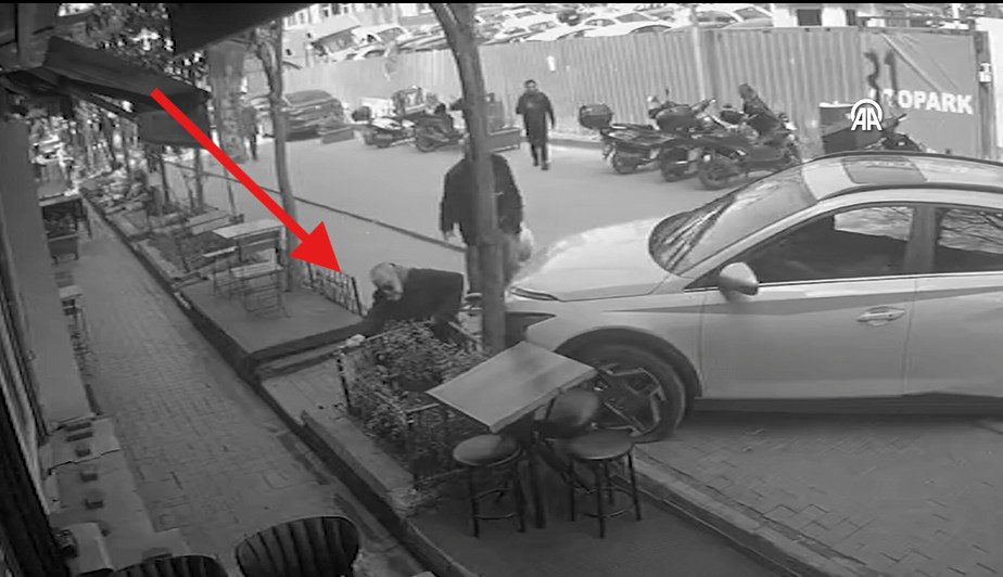 Şişli'de Korkunç Anlar! Kontrolden Çıkan Otomobil Yayayı Biçti, Güvenlik Kamerası Kaydetti