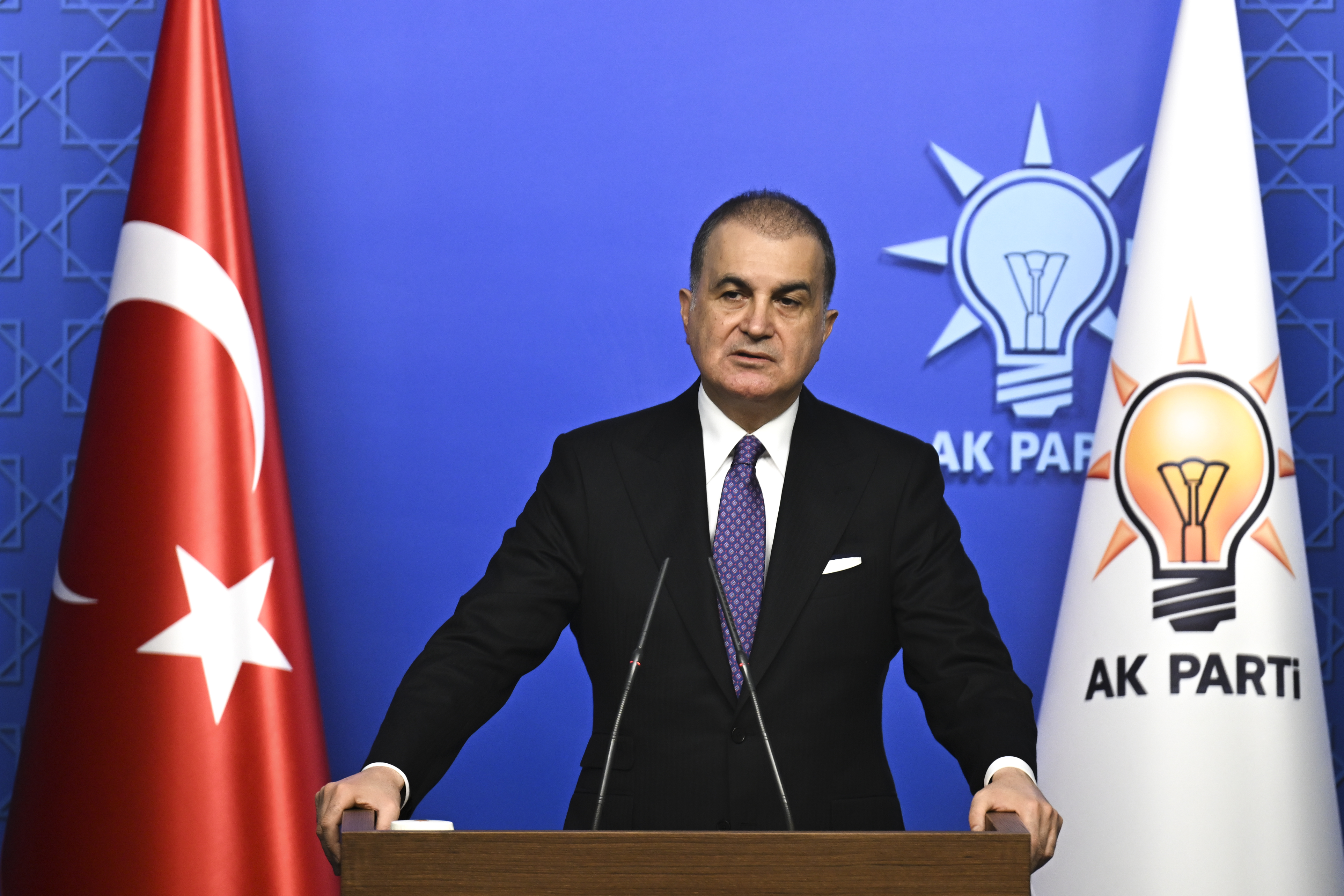 Siyasette Sert Tartışma: Ömer Çelik'ten Ertuğrul Özkök'e Tepki