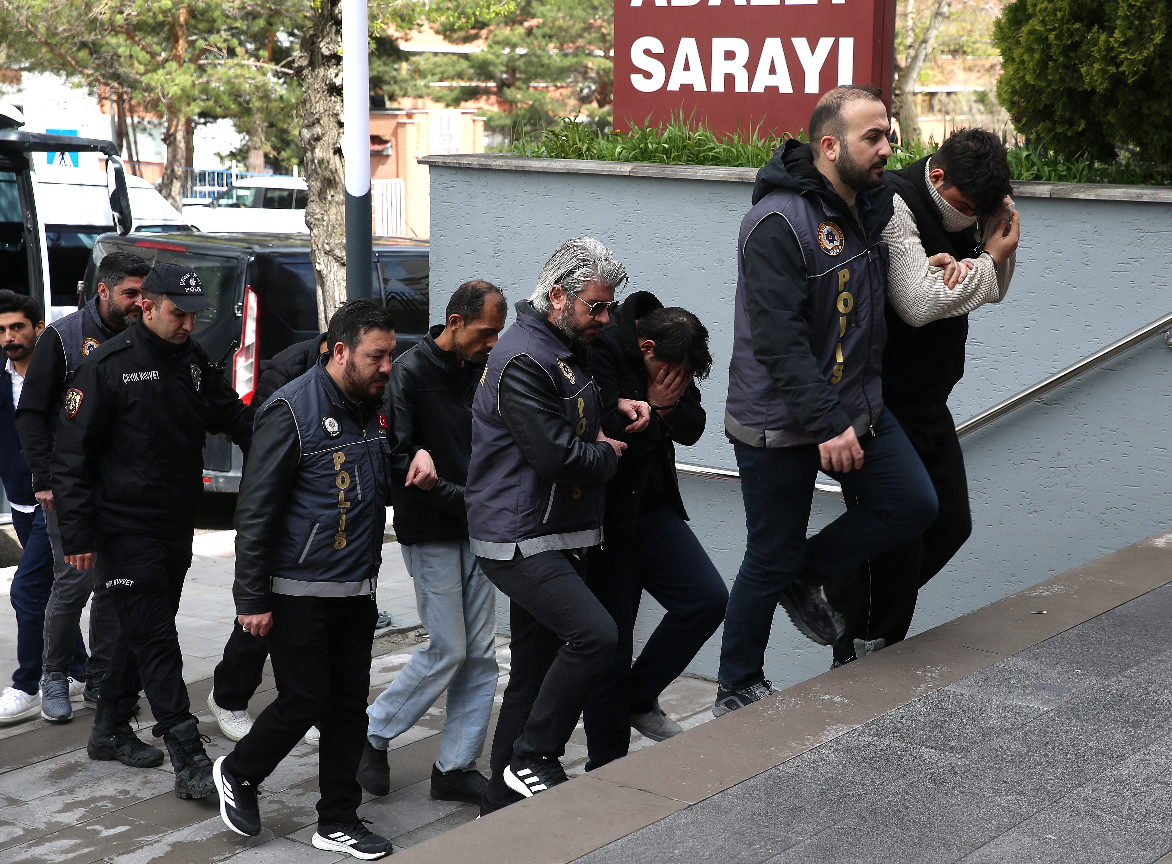 SMS Tuzağına Dikkat! Erzurum'da 19 Milyonluk Vurgun: Telefonunuza Gelen Mesajlara İnanmayın!