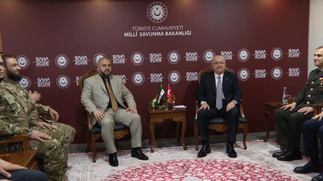 Şok Görüşme! Bakan Güler ve Suriyeli Bakan Bir Araya Geldi! Savaş Sonrası Yeni Dönem mi Başlıyor?