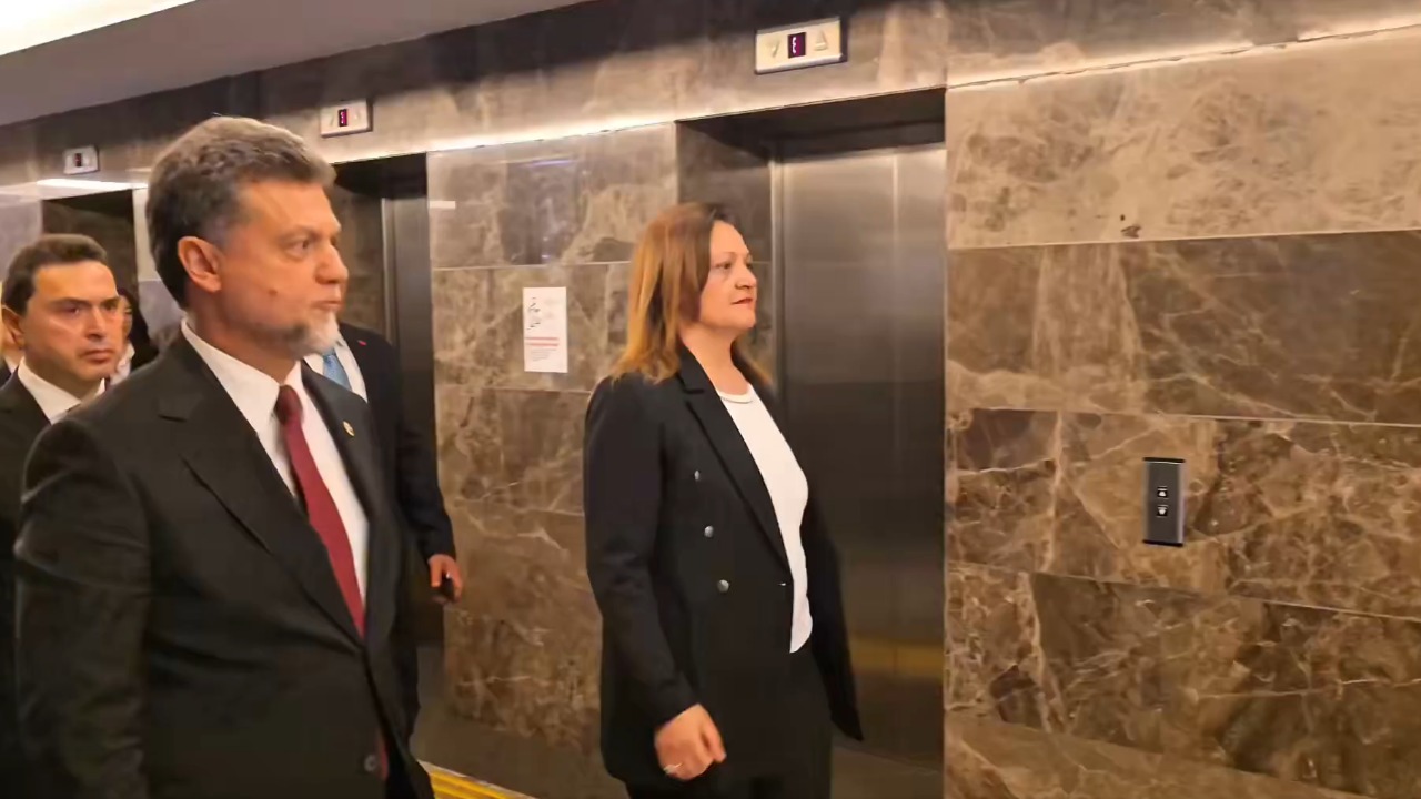 Şok Transfer! Afyonkarahisar Belediye Başkanı Burcu Köksal AK Parti'ye Katıldı: Siyasette Deprem!