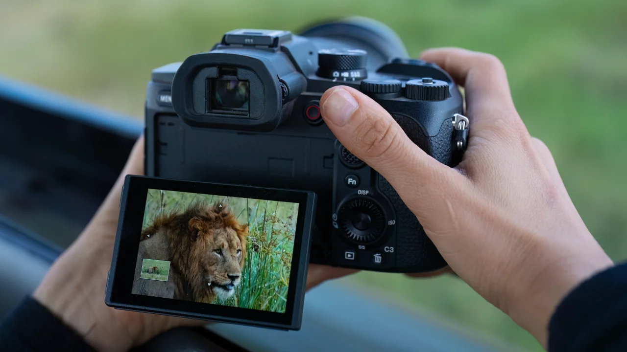 Sony RX10 Mark V: Yapay Zeka Destekli Yeni Nesil Kompakt