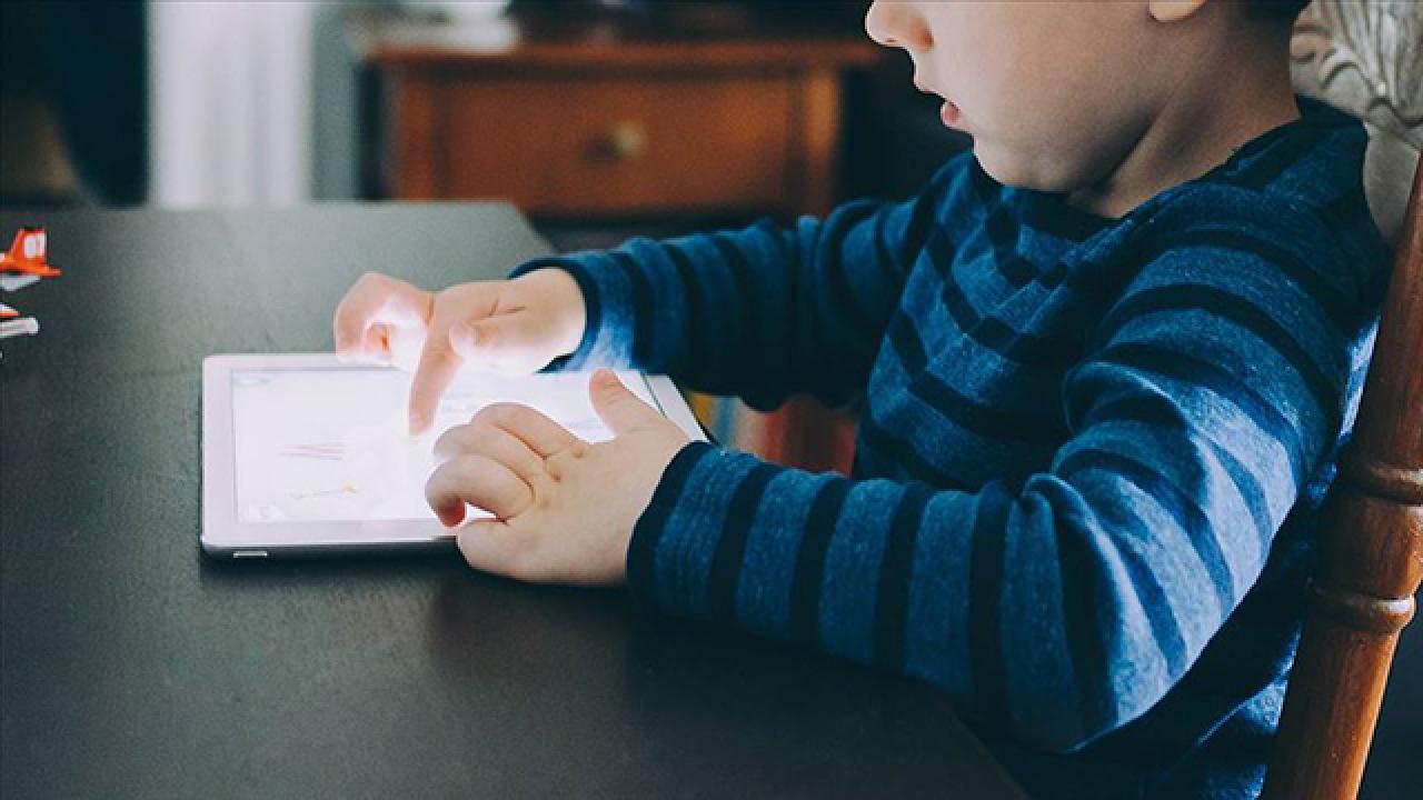 Sosyal Medyada Devrim! 15 Yaş Altı Artık Giriş Yapamayacak!