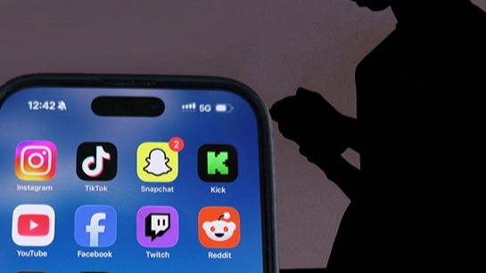 Sosyal Medyaya Kilit Vuruluyor! 15 Yaş Altına Şok Sınır! Bakanlık Açıkladı: 'Sansür Değil, Koruma!'