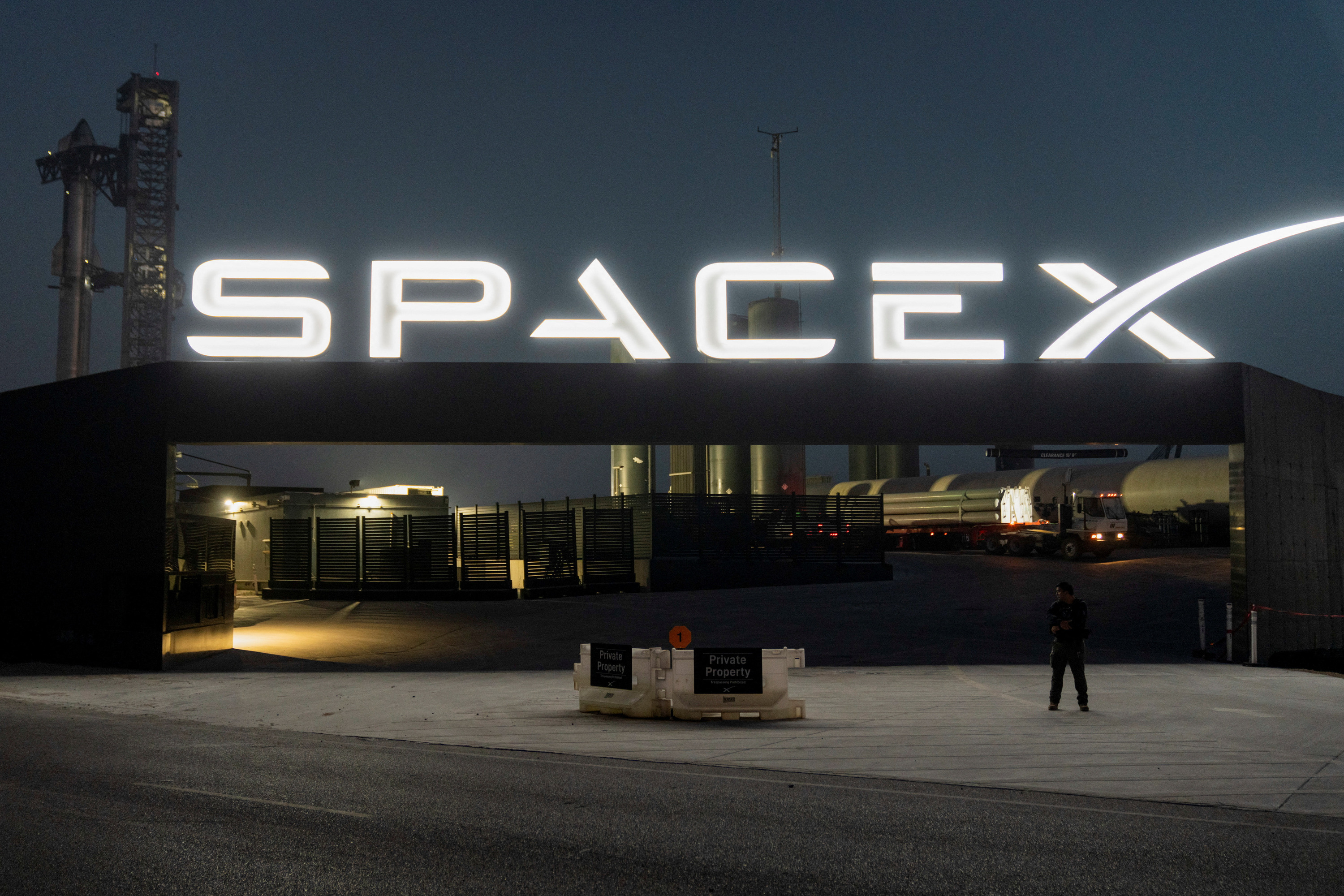 SpaceX'in Yatırımcı Toplantısında Beklenmedik Gündem: Finansal Verilerin Ötesinde İlginç Talepler
