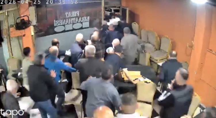 Sultangazi'de Kahvehane Müşterileri Azrail'i Gördü! Tek Sebep Bir Araçtan Çalan Müzik!