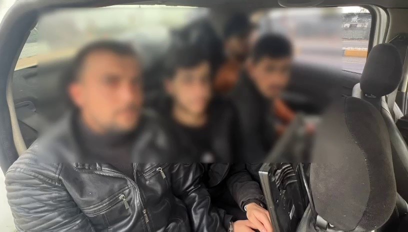Taksiyle Göçmen Kaçakçılığı Şoku! Hatay'da Yakalanan Sürücülere Rekor Ceza!