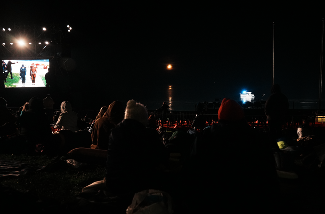 Tarihi Anlar! Anzak Koyu'nda Duygu Yüklü Şafak Ayini: Türk Yıldızları Gökyüzünü Aydınlattı!