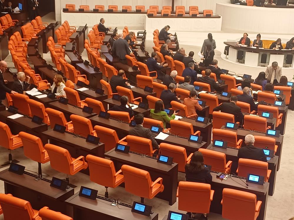 TBMM'de Yeni Dönem: Yeni Parti Kuruldu, Meclis Sıraları Yeniden Düzenlendi