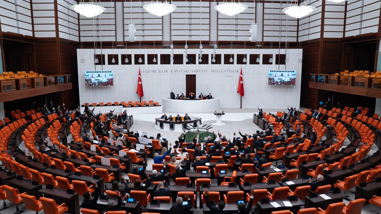 TBMM'de Yoğun Gündem: Emekli Maaşları ve Adalet Düzenlemeleri Masada
