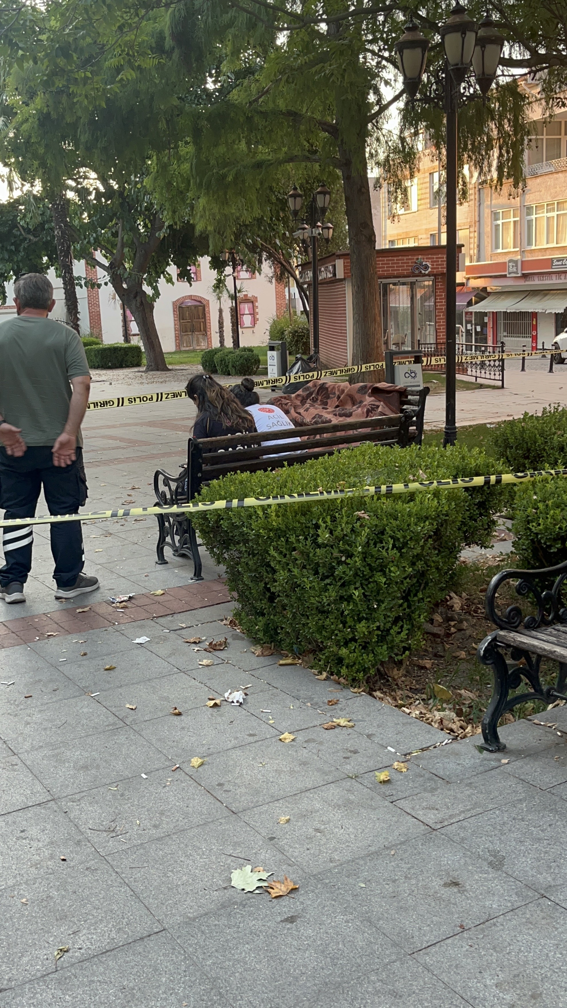 Tekirdağ'da Parkta Üzücü Olay: Bankta Hareketsiz Bulunan Vatandaş Hayatını Kaybetti