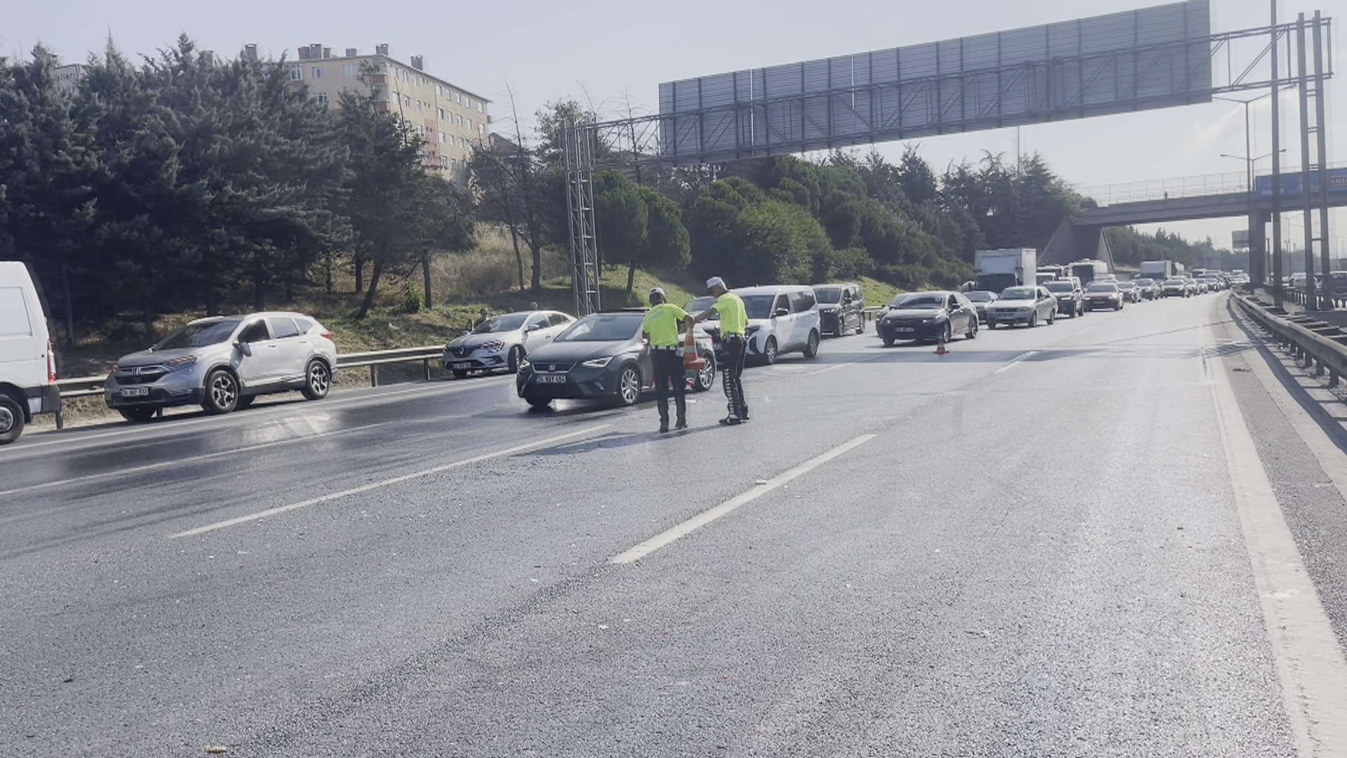 TEM Otoyolu'nda Zincirleme Kaza: 10 Araç Karıştı