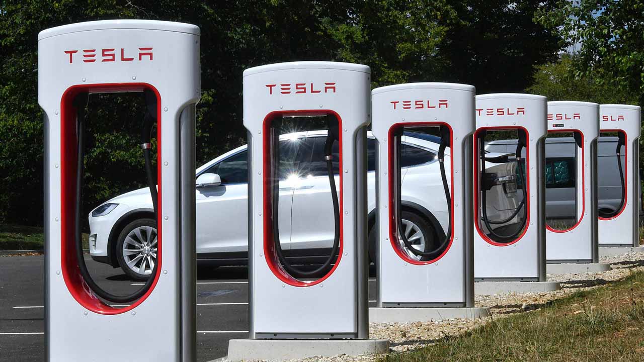 Tesla Türkiye'de Supercharger İstasyonlarında Fiyat Düzenlemesine Gitti